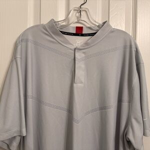 Nike Men's Light Gray Short Sleeve Shirt